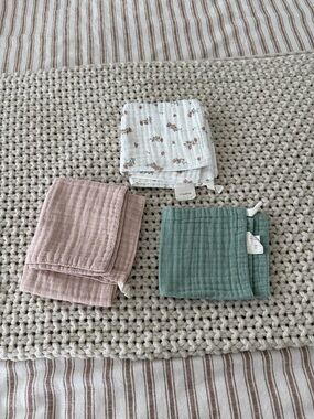 Mushie 100% organic cotton wash/burp cloths set of 5